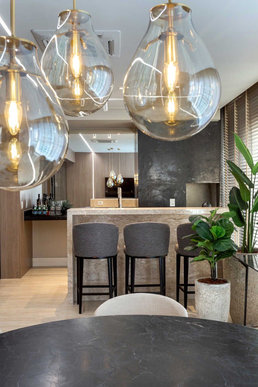 Decoração com madeira e tons de verde