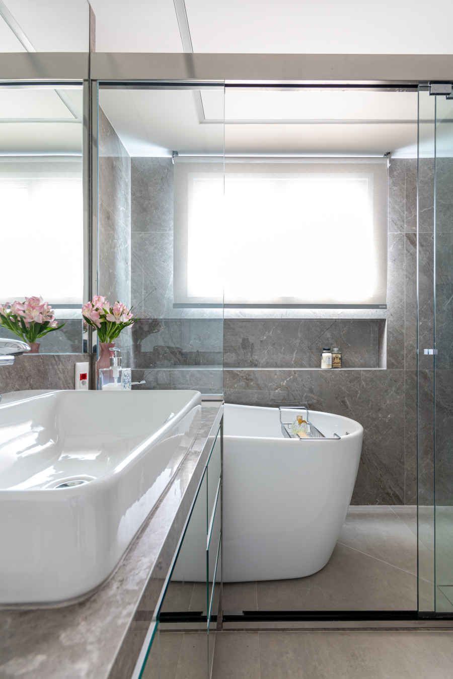 Banheiro com cores claras