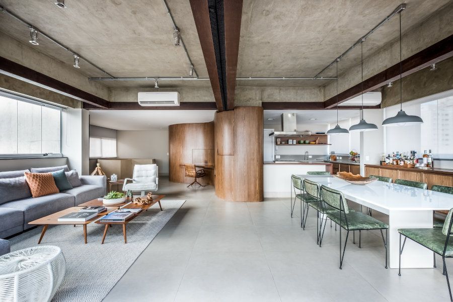 Duplex com painel curvo