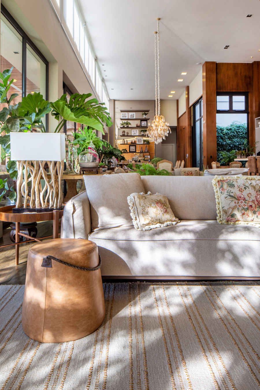 Sofá Century em área social integrada