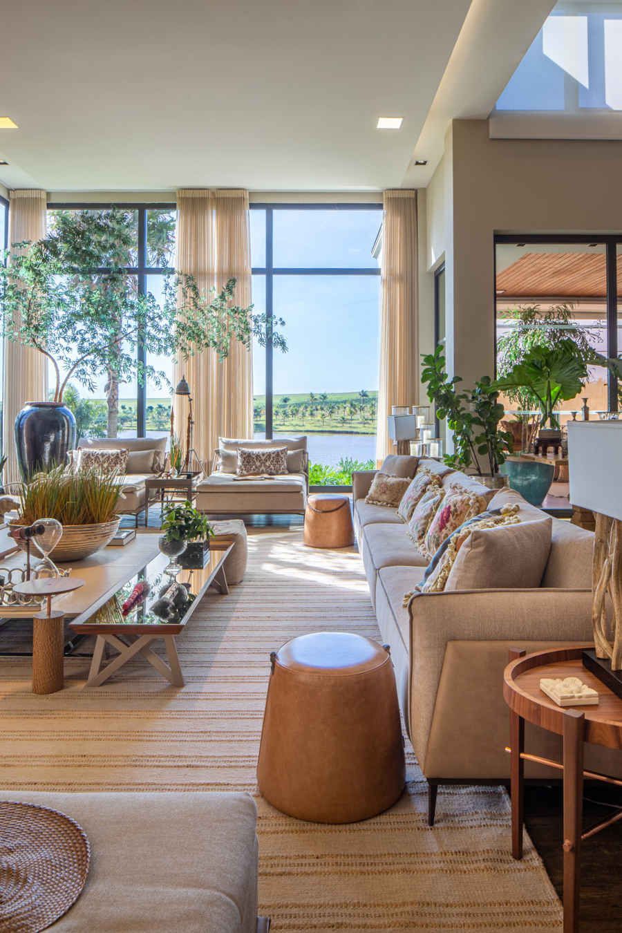 Sofá Century em área social integrada